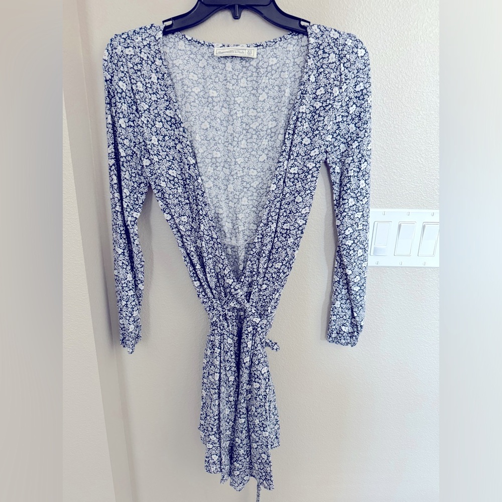 Abercrombie & Fitch wrap around mini dress, fast shipping!